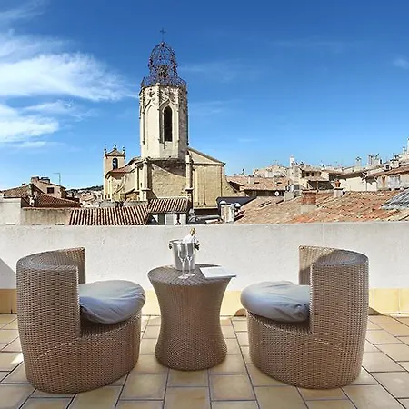 Des Augustins فندق